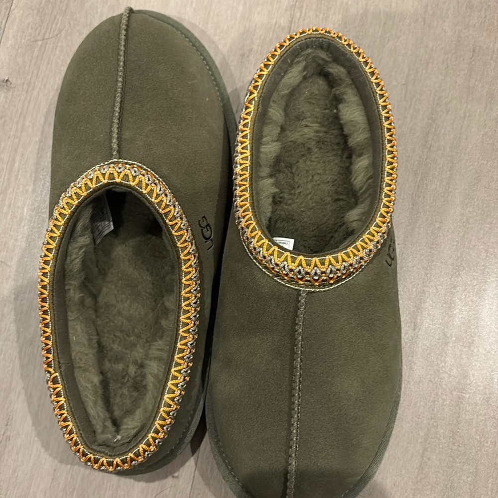 Women’s UGG Tasman Slipper- New, NEVER WORN!! Size 8
